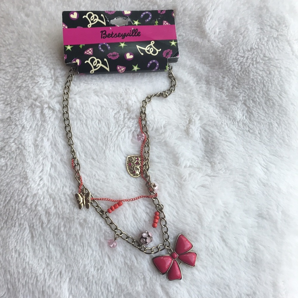 BETSEY JOHNSON HEARD AND BOWS NECKLACE NWT